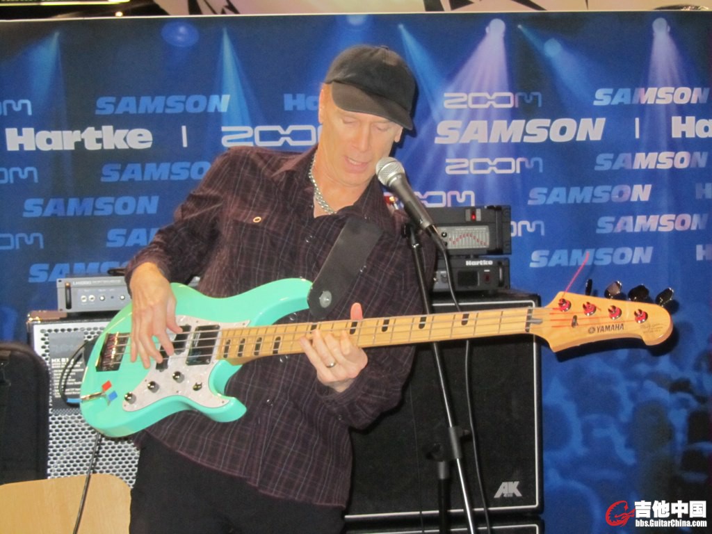 Billy_Sheehan_jams_at_the_Hartke_booth,_NAMM_2011.jpg