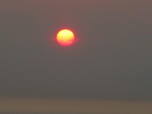 四点多的太阳，还可以直视它.jpg