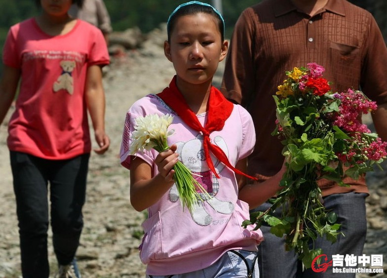学生送花.jpg