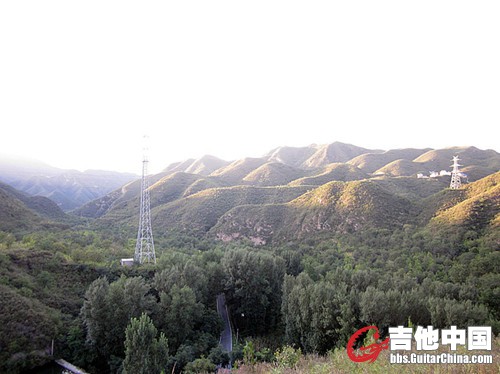 我家门前的山顶.jpg