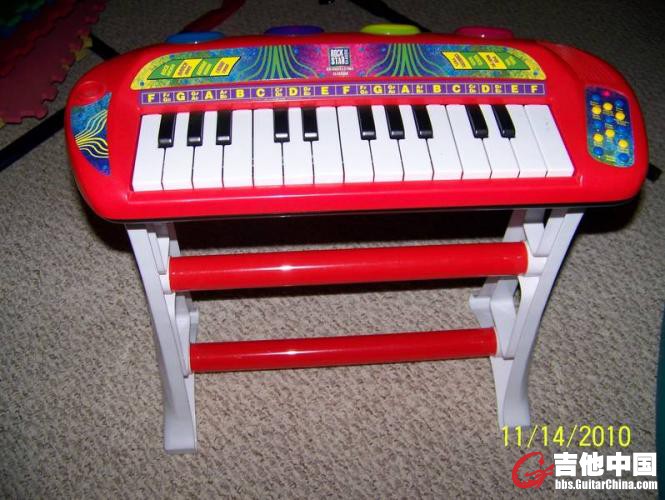 rock-star-toy-keyboard_5285211.jpg