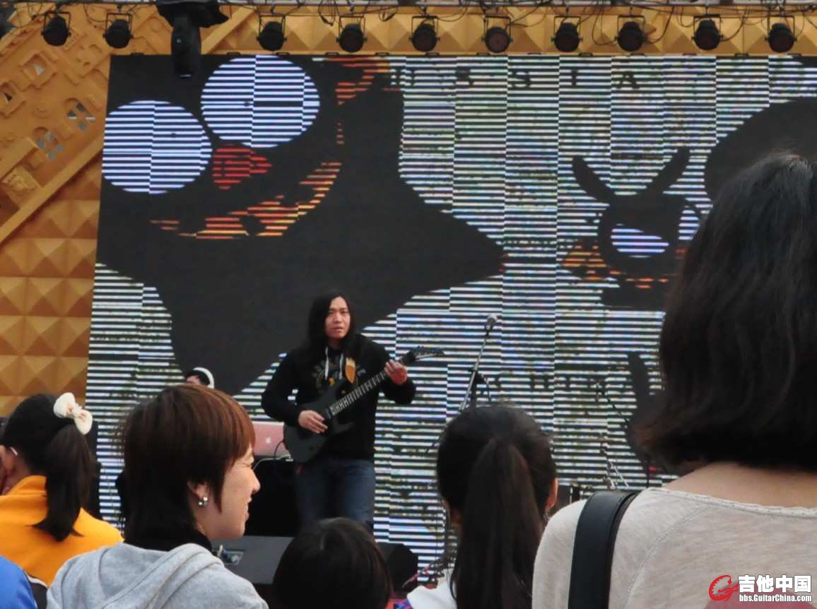 后面有个大脸.jpg