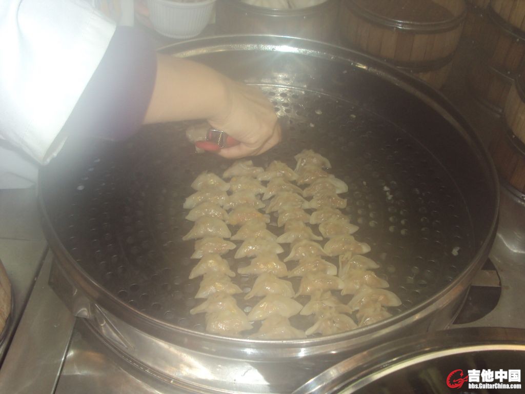 难得一见的大超市里，水晶饺，味道不错
