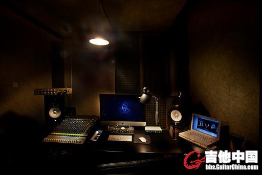 studio 02.JPG