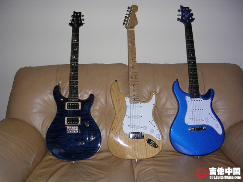 nEO_IMG_Stratocasters.jpg