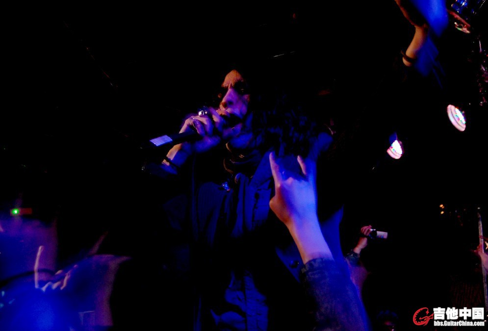 V02.jpg