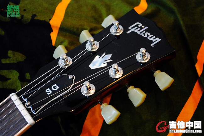 nEO_IMG_gibson (4).jpg
