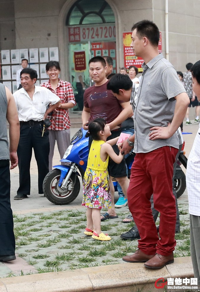 这个小孩也要买一张