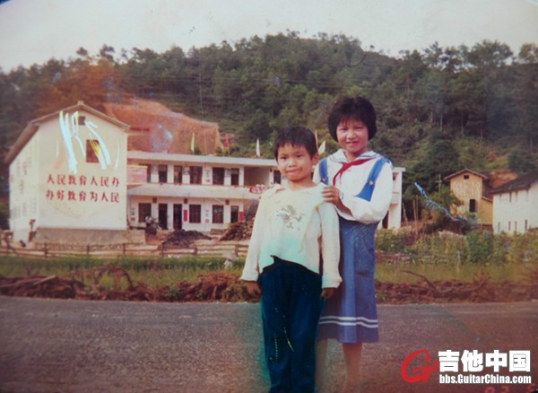 92年和姐的照片 相片被我画了口红