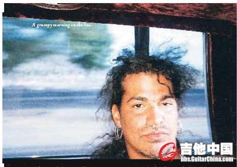 呵呵  你见过他扎辫子么