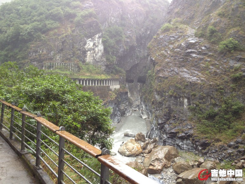 雅鲁阁大峡谷