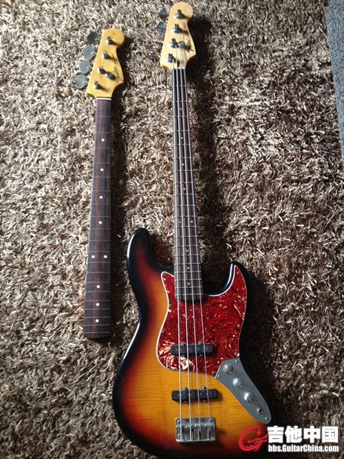 Fender Vintage '62 Jazz Bass 01.jpg