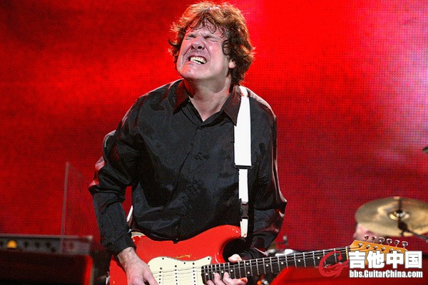 2001_deaths_gary_moore.jpg
