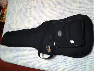 送一个 Fender PBass 琴包