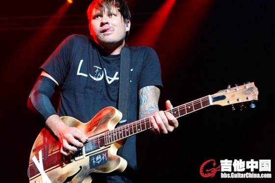 blink182_vegas_tom2-560x373.jpg