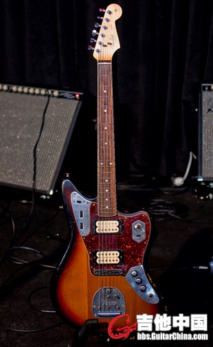 Fender-Jaguar-Kurt-Cobain-Signature-01.jpg