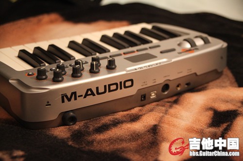 M-AUDIO midi键盘 400单机器送一根数据线 其他很么也没有