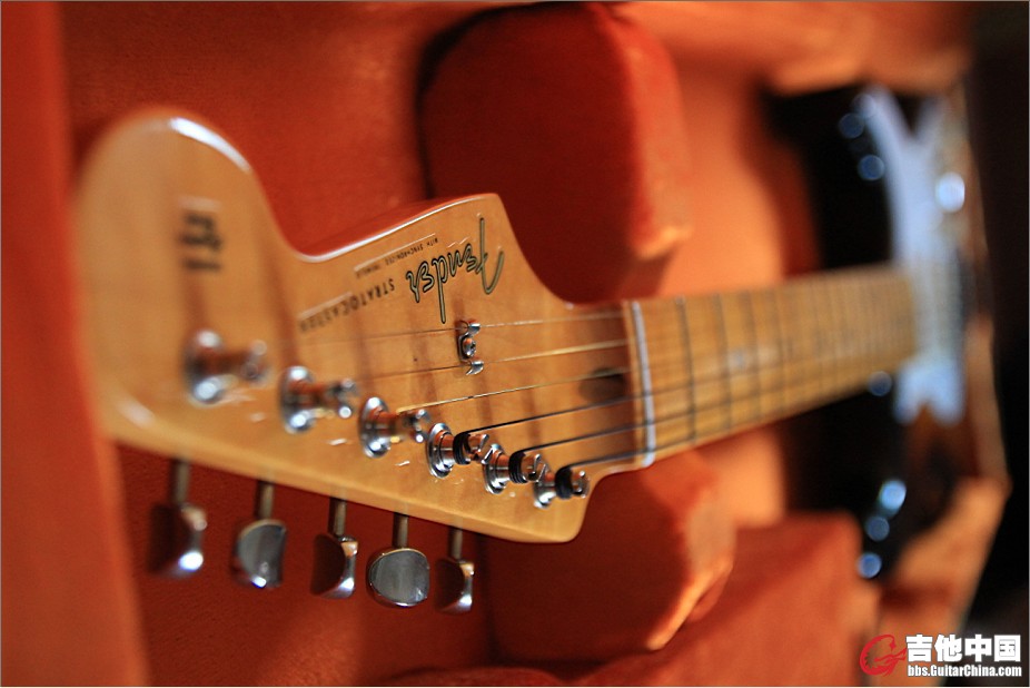 Fender Vintage57 14.jpg
