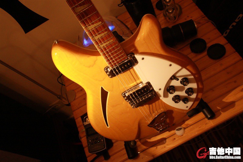 94‘Rickenbacker 360-02.JPG