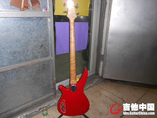 红贝斯背面.JPG