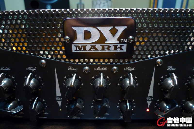 DVMARK06.JPG