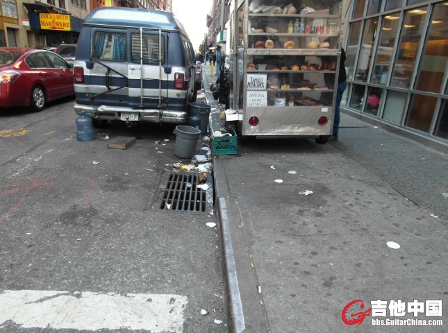 这是42街车站旁边拍的，隔壁街区就是时代广场