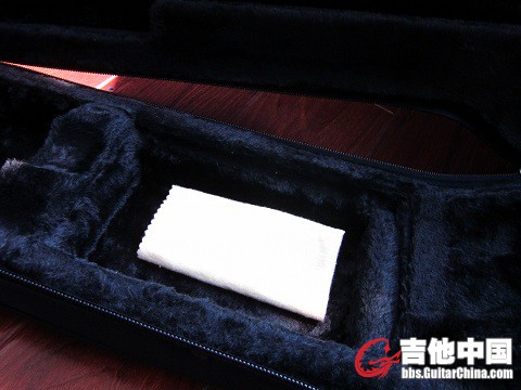 随琴盒赠送擦琴布一块 小东西不怎么值钱嘿嘿 大家不要嫌弃