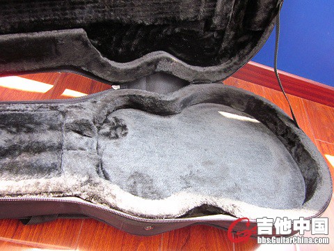内部黑色软绒布