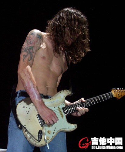 frusciante-stratocaster-wite.jpg