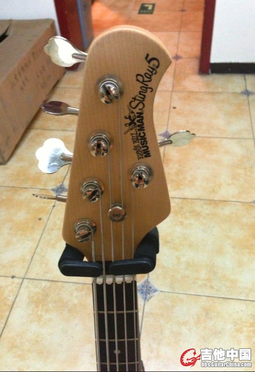 musicman stingray52.jpg