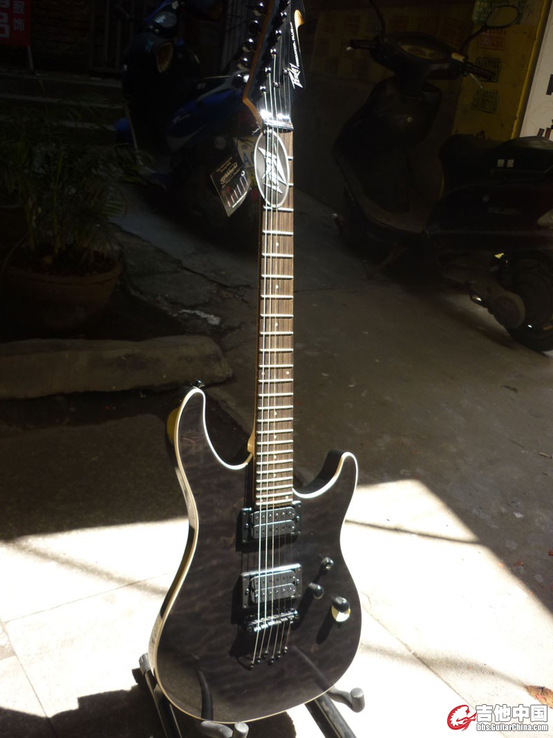PEAVEY Predator plus EXP电吉他（穿体）黑,价格1200,主动琴,带主被动切换提拉开关