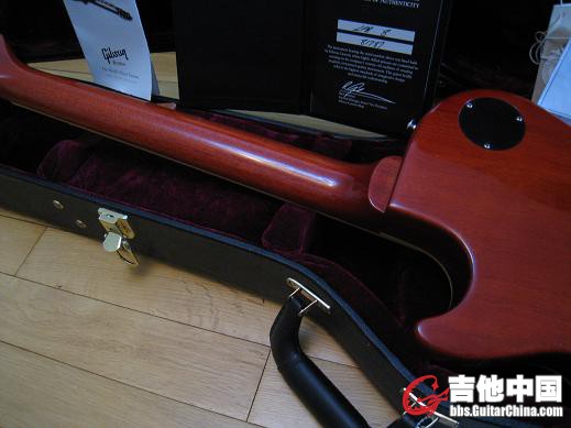 GIBSON r8 2011. 009.jpg
