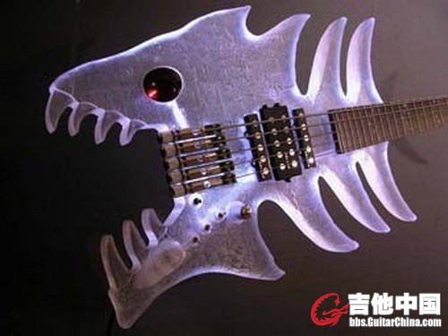 strange_guitar_10.jpg