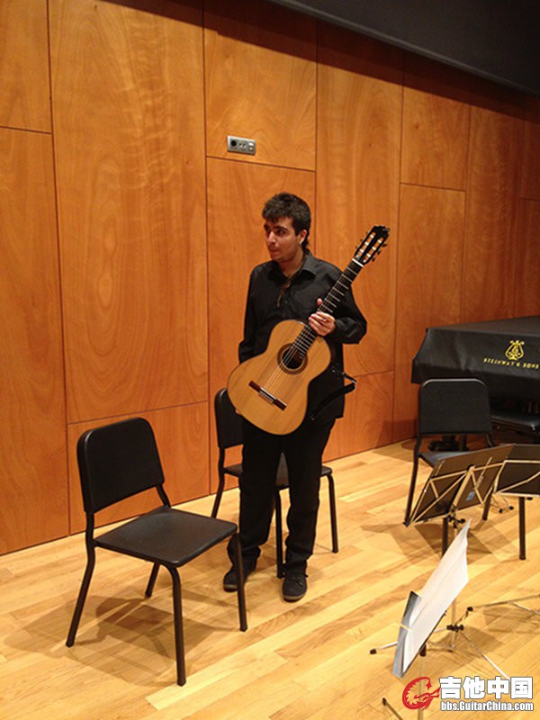 佩雷兹教授为我们的到来特意安排他的学生为我们举行了小型吉他音乐会。