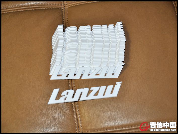 112箱体LOGO