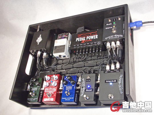 Headstones_Bass_Pedalboard_04.jpg