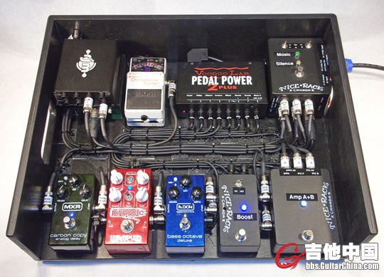 Headstones_Bass_Pedalboard_01.jpg