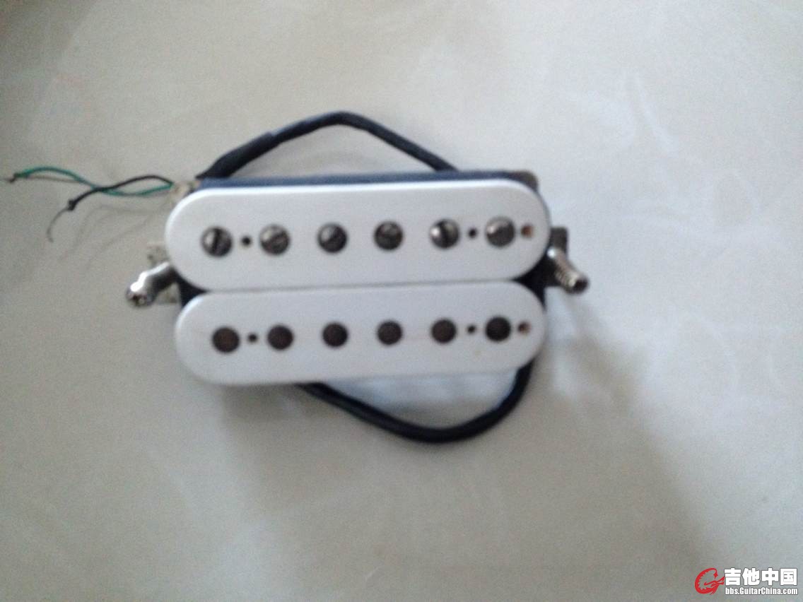 Seymour Duncan SH-4我想都不用介绍了吧   5成新 绝对没任何使用问题 300元出了